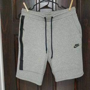Nike  SZ M Grey tech fleece shorts excellent cond.